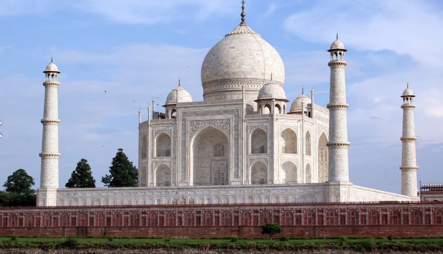 Is the taj mahal a hindu temple?