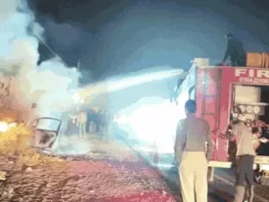 SARDARSHAHAR : चलती कार में लगी आग, व्यापारी की जिन्दा जलने से मौत 
