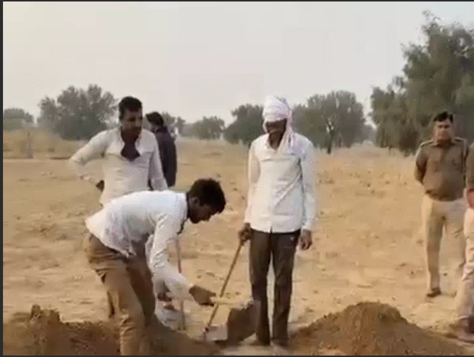 बीकानेर: बेटे ने कुल्हाड़ी से हमला कर पिता की हत्या की, गिरकर मरने की कहानी बनाकर दफना दिया गया शव — पुलिस ने खोदकर निकाला, आरोपी गिरफ्तार