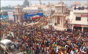 अयोध्या राम मंदिर पर फहराई धर्मध्वजा, मोदी हुए भावुक 