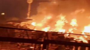 Shocking Delhi Red Fort Blast: चौंकाने वाला धमाका, खड़ी कार में विस्फोट से मचा हड़कंप, 8 की मौत