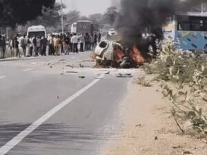 चूरू में भीषण सड़क हादसा: बस से टक्कर के बाद CNG कार में ब्लास्ट, ज्वेलरी व्यवसायी की जिंदा जलकर दर्दनाक मौत
