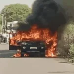 झुंझुनूं में चलती स्कॉर्पियो में अचानक आग लग गई