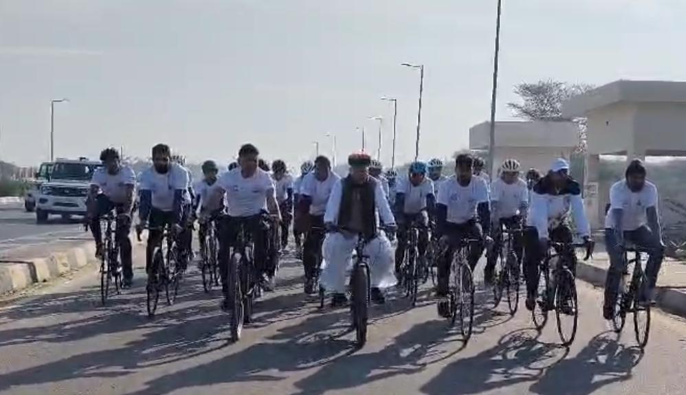 केन्द्रीय कानून मंत्री मेघवाल ने साइकिल चलाकर ''Fitness की डोज-आधा घंटा रोज” का दिया संदेश
