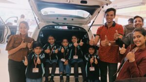 Mahesh School के नन्हे छात्रों का Kia–Nexa कार शोरूम पर शैक्षणिक भ्रमण