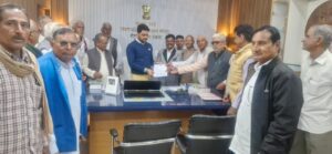पेंशनर समाज द्वारा प्रधानमंत्री वित मंत्री के नाम का ज्ञापन उपखंड अधिकारी शुभम शर्मा Shridungargarh को सोपा