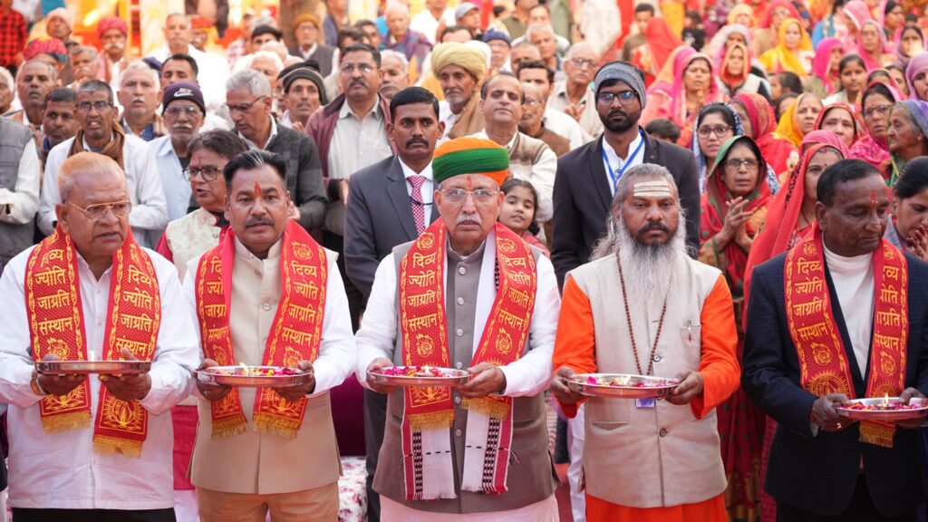 श्री कृष्ण कथा में अर्जुन राम मेघवाल ने भजन सुनाकर किया मंत्रमुग्ध, पूगल रोड पर भव्य आयोजन