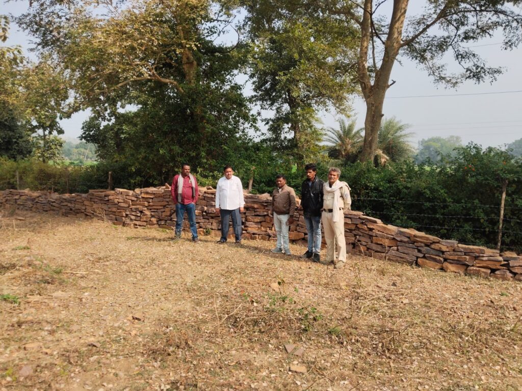 ग्राम पंचायत जमनापुर परासिया के विकास कार्यों का जनपद के अधिकारियों ने निरीक्षण दौरान की सराहना 