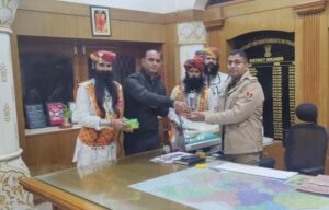 बीकानेर में अंतर्राष्ट्रीय ऊंट उत्सव का आगाज़, पीले चावल बांटकर दिया गया आमंत्रण