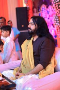 बसंत नूतनता के आविर्भाव का प्रतीक है: काशी में शिव महापुराण कथा में बोले संतोष सागर महाराज