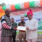 77वें गणतंत्र दिवस पर मूलचंद गेधर डिस्कॉम स्तर पर सम्मानित, डॉ. भंवरलाल ने किया सम्मान