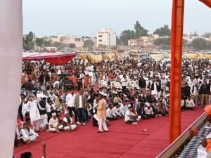पेड़ों की रक्षा के लिए संतों का उग्र आंदोलन, खेजड़ी बचाने को 363 संत अनशन पर