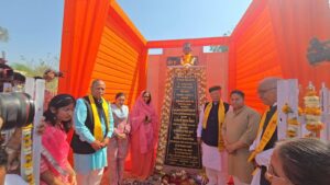 दीदी मां साध्वी ऋतम्भरा ने बीकानेर में वीर सावरकर की अष्टधातु प्रतिमा का किया अनावरण