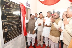 हरिभाऊ बागडे ने सारुंडा में वीरांदेवी रामचन्द्र झंवर आदर्श विद्या मंदिर का किया लोकार्पण, बोले– शिक्षा से बढ़े विद्यार्थियों की बौद्धिक क्षमता