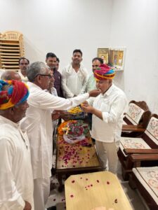 धीरदेसर चोटियान–मोमासर सड़क स्वीकृति पर ग्रामीणों ने विधायक ताराचंद सारस्वत का किया अभिनंदन