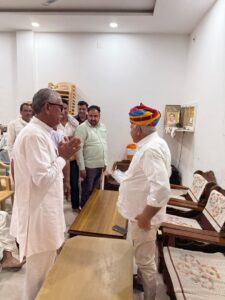 धीरदेसर चोटियान–मोमासर सड़क स्वीकृति पर ग्रामीणों ने विधायक ताराचंद सारस्वत का किया अभिनंदन
