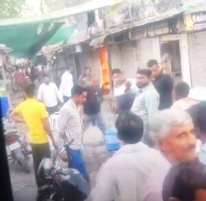 नोखा में चाय की दुकान में गैस सिलेंडर से लगी आग, पुलिस व लोगों ने बुझाई