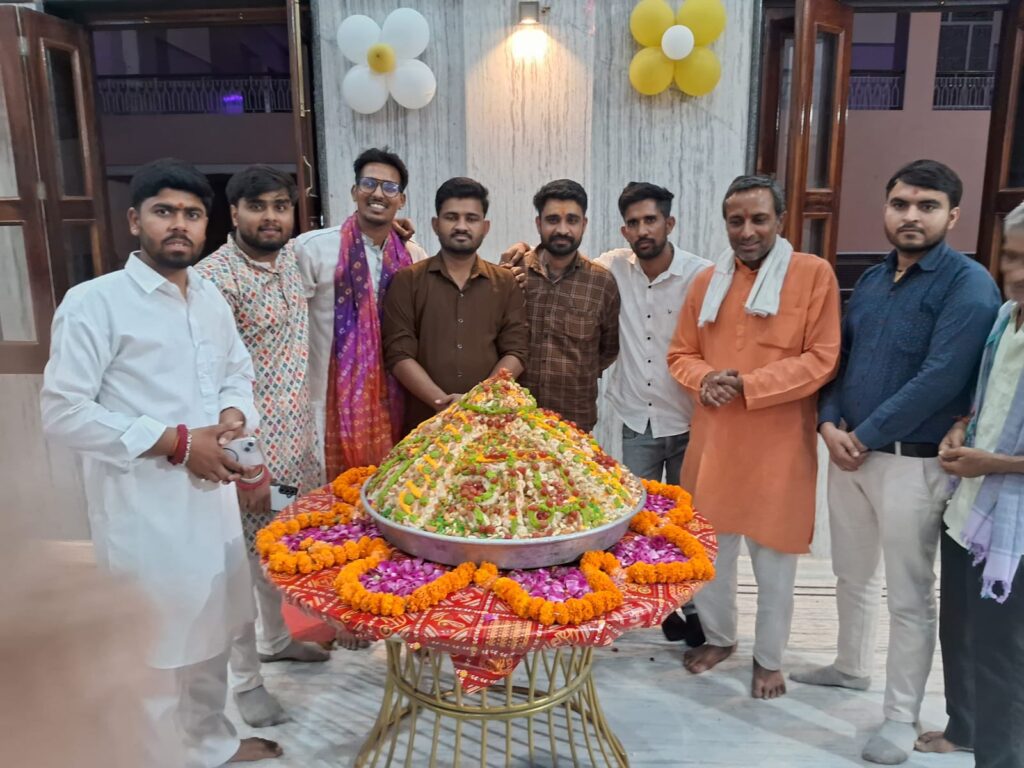 लूणकरणसर में हनुमान जन्मोत्सव पर श्रेयांस बैद द्वारा दिव्य ज्योत प्रज्वलित, मंदिर परिसर में उमड़ा श्रद्धालुओं का सैलाब