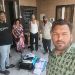 श्रीडूंगरगढ़ के कालूबास मे सड़क पर पडी अटेची मिली।रूपए सोना आदि सामान मालिक को पहुंचाने में संजय करनाणी ने की सहायता