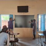 माध्यमिक शिक्षा निदेशालय के अतिरिक्त निदेशक शैलेंद्र देवड़ा ने विद्यालयों का किया औचक निरीक्षण, बच्चों को पढ़ाया विज्ञान और अंग्रेजी का पाठ