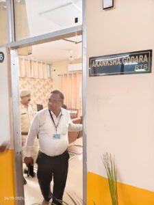 राज्य स्तर से आई टीम ने जिला मुख्यालय पर विभिन्न कार्यालयों का किया औचक निरीक्षण, अनुपस्थित मिले कार्मिकों के विरुद्ध होगी कार्रवाई