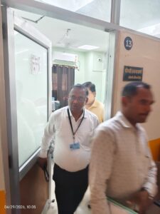 राज्य स्तर से आई टीम ने जिला मुख्यालय पर विभिन्न कार्यालयों का किया औचक निरीक्षण, अनुपस्थित मिले कार्मिकों के विरुद्ध होगी कार्रवाई
