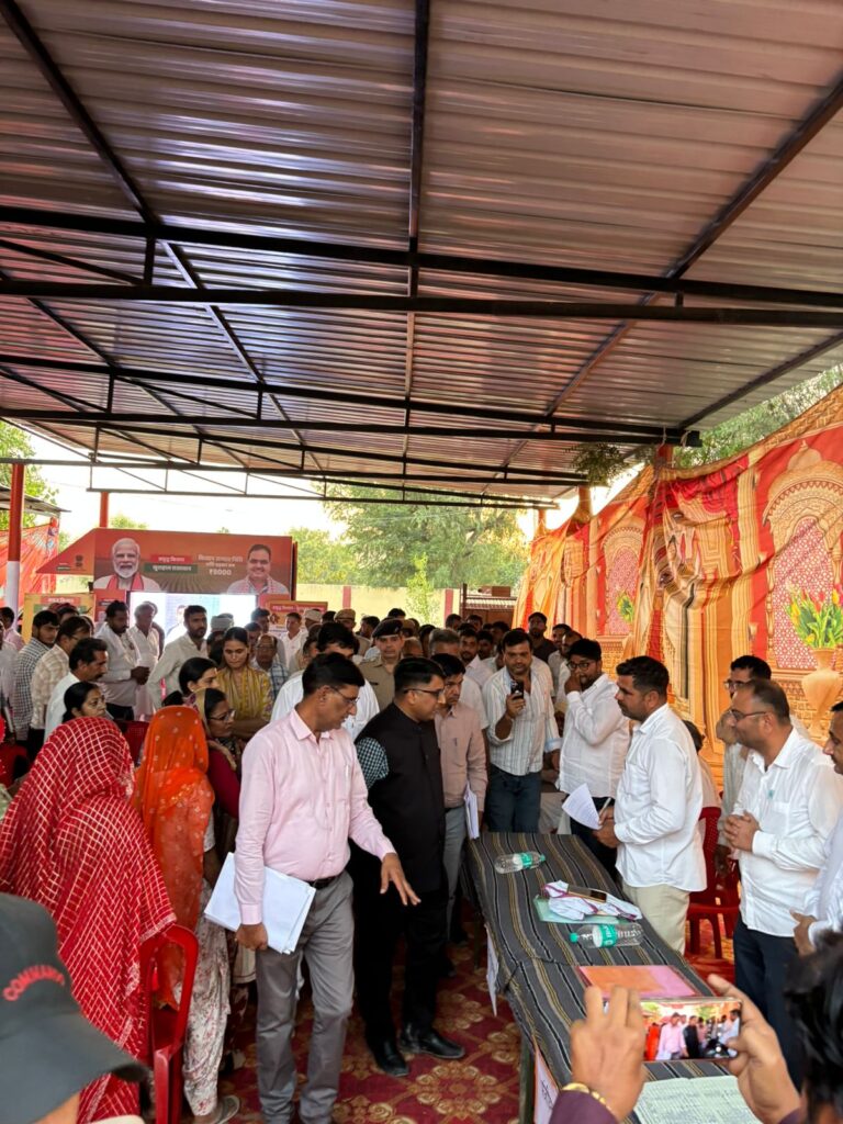 जिला कलेक्टर ने कांकड़वाला में ग्राम रथ अभियान का किया निरीक्षण