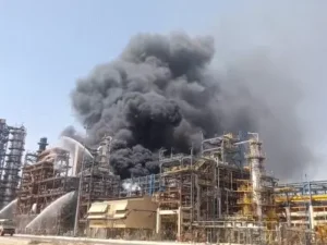 राजस्थान के बाड़मेर में HPCL रिफाइनरी में आग:कई घंटे बाद काबू पाया गया; कल प्रधानमंत्री उद्घाटन करने वाले 
