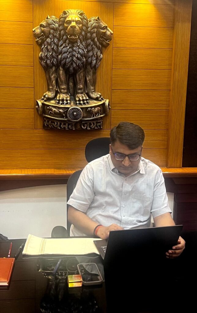 जनगणना-2027 : प्रमुख जनगणना अधिकारी एवं जिला कलक्टर निशान्त जैन ने की स्व-गणना