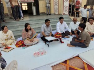जिला कलेक्टर ने रायसर में ग्राम रथ अभियान का किया निरीक्षण, संध्या चौपाल में सुनी ग्रामीणों की समस्याएं