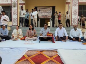 जिला कलेक्टर ने रायसर में ग्राम रथ अभियान का किया निरीक्षण, संध्या चौपाल में सुनी ग्रामीणों की समस्याएं