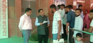 जिला कलेक्टर ने जिला अस्पताल का किया औचक निरीक्षण