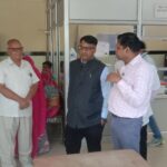 जिला कलेक्टर ने जिला अस्पताल का किया औचक निरीक्षण