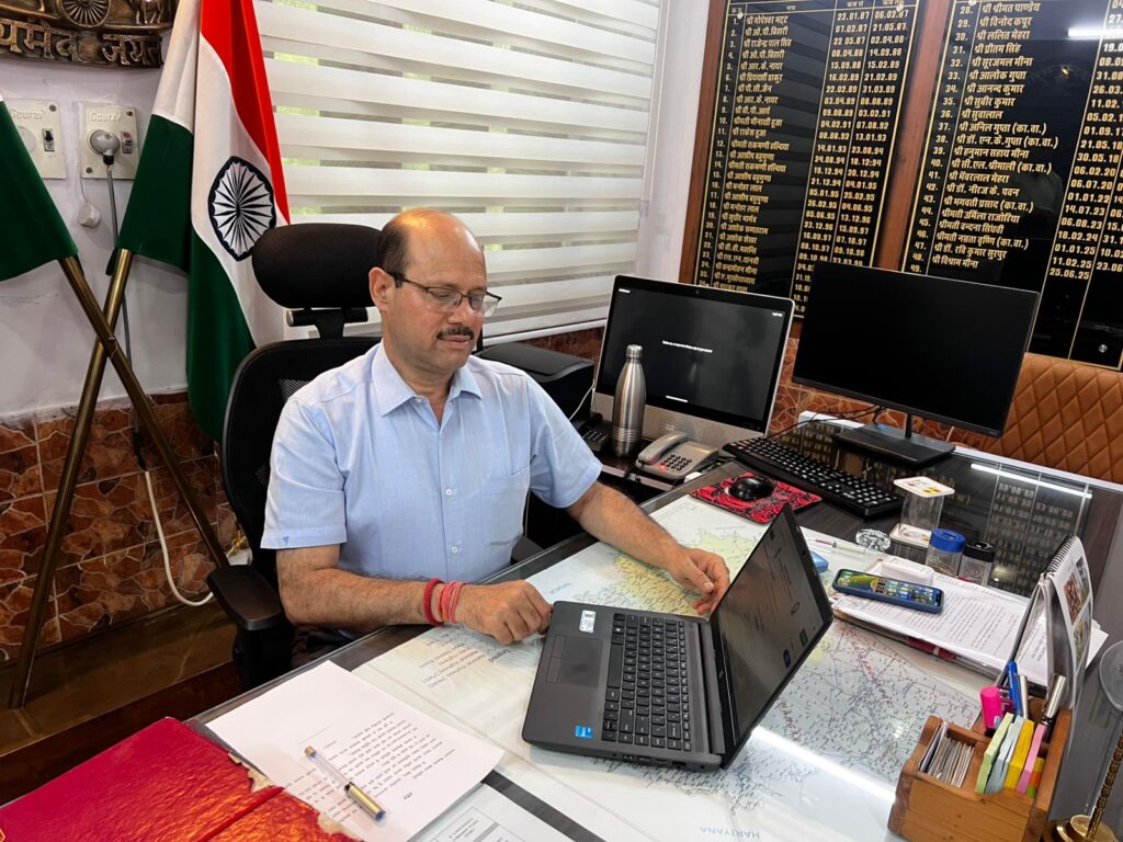 जनगणना-2027: संभागीय जनगणना अधिकारी एवं संभागीय आयुक्त ने की जनगणना