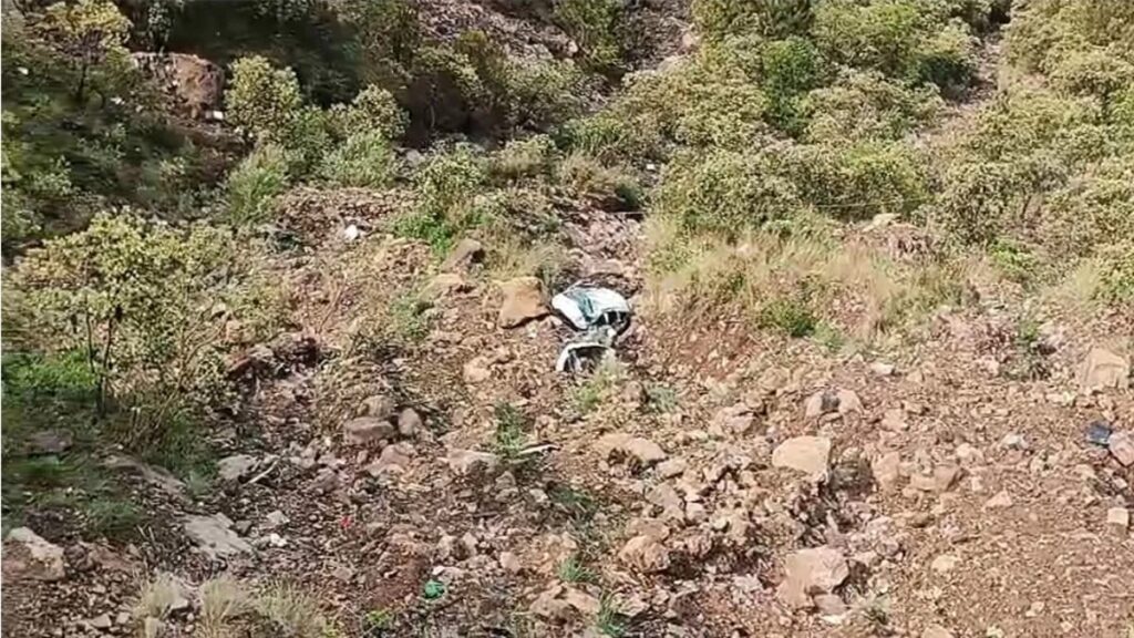 चंबा में भयानक सड़क हादसा, अनियंत्रित होकर गहरी खाई में गिरी कार 6 गुजरात के पर्यटकों की मौत; गाड़ी के उड़े परखच्चे