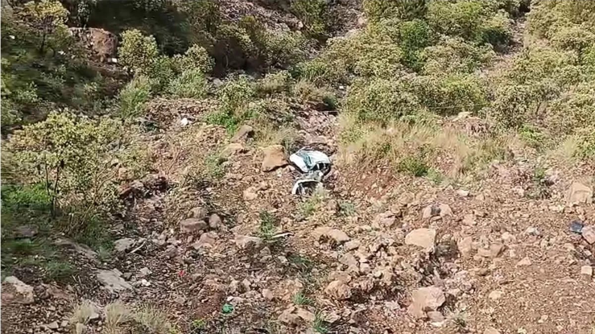 चंबा में भयानक सड़क हादसा, अनियंत्रित होकर गहरी खाई में गिरी कार 6 गुजरात के पर्यटकों की मौत; गाड़ी के उड़े परखच्चे