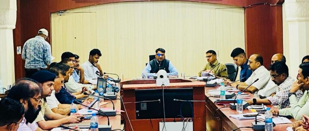 विभिन्न विभागों के अधिकारी आपसी समन्वय से कार्य करते हुए बजट घोषणाओं की जल्द क्रियान्विति सुनिश्चित करें- निशांत जैन, जिला कलेक्टर