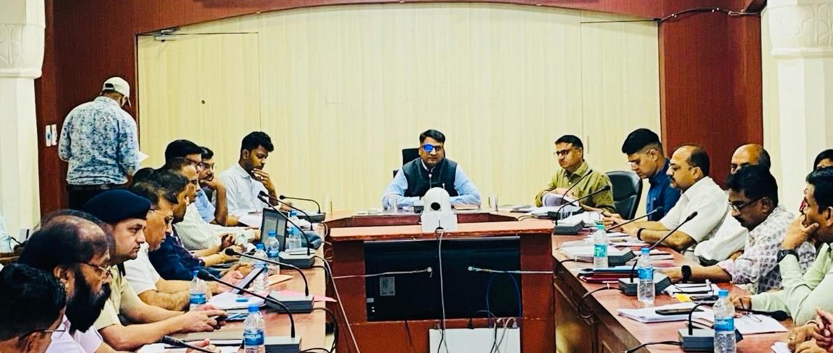 विभिन्न विभागों के अधिकारी आपसी समन्वय से कार्य करते हुए बजट घोषणाओं की जल्द क्रियान्विति सुनिश्चित करें- निशांत जैन, जिला कलेक्टर