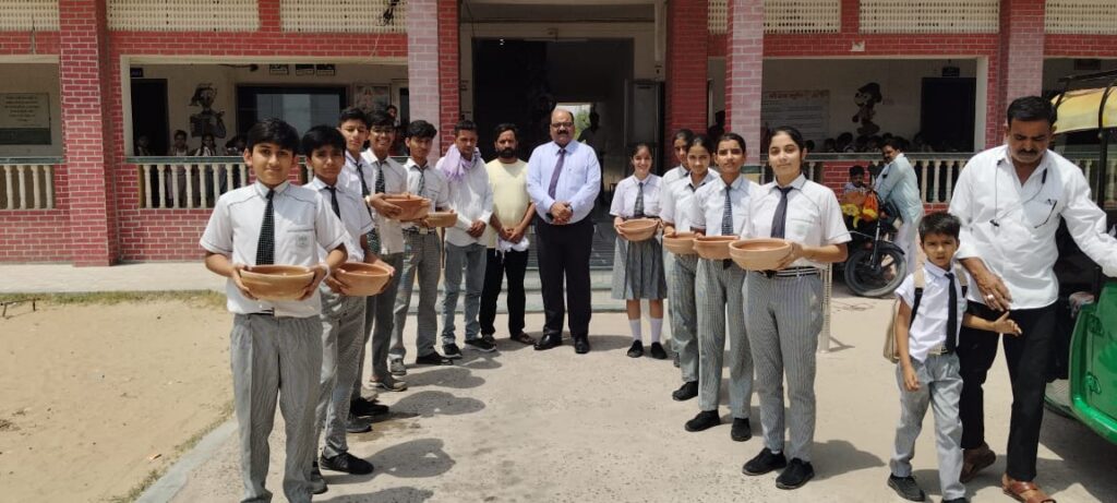 नर नारायण सेवा संस्थान द्वारा 1500 पाळसीए वितरण, बच्चों और ग्रामीणों को जल संरक्षण का संदेश
