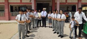 नर नारायण सेवा संस्थान द्वारा 1500 पाळसीए वितरण, बच्चों और ग्रामीणों को जल संरक्षण का संदेश