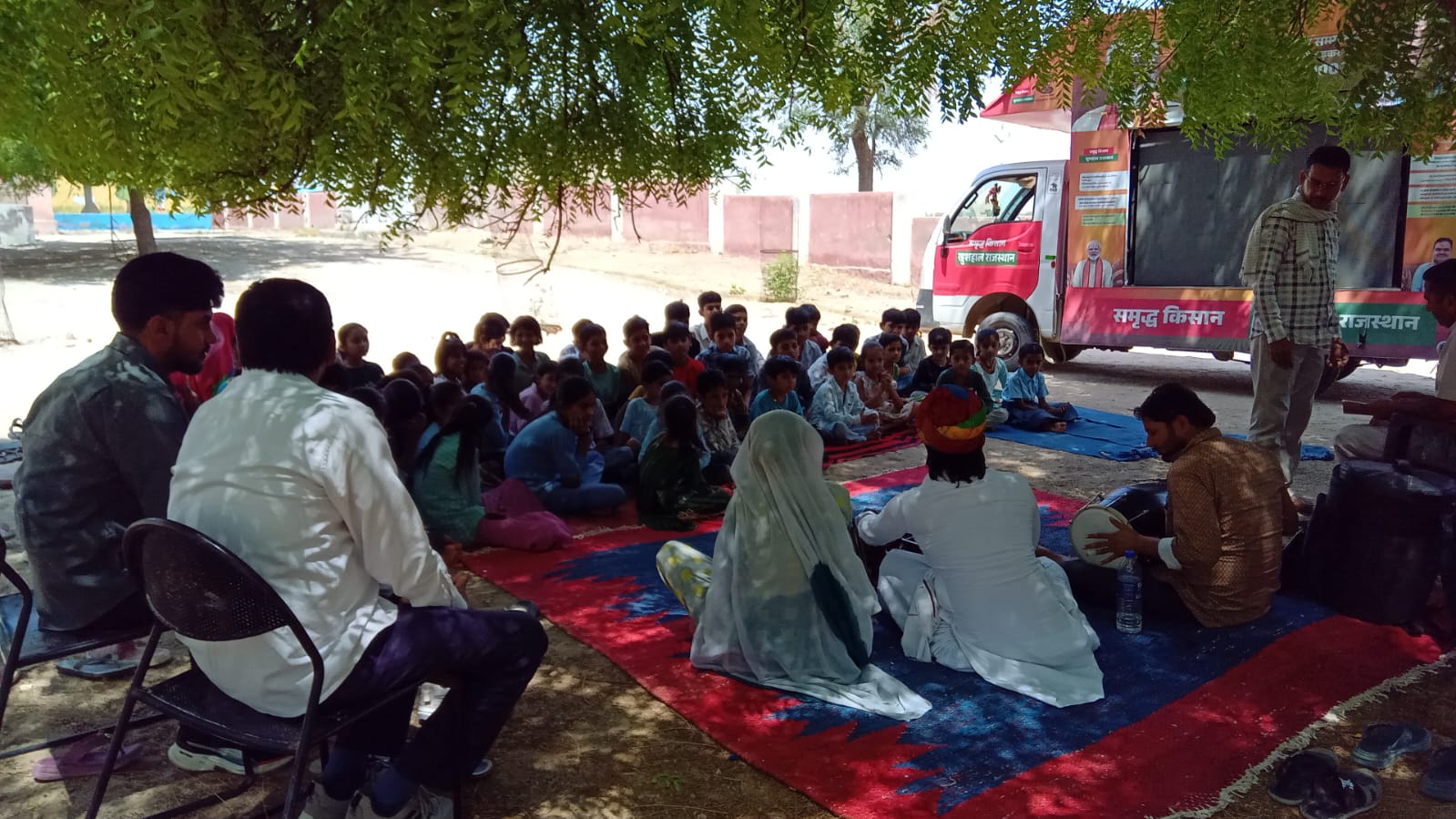 ग्राम रथ अभियान: साढ़े तीन सौ ग्राम पंचायतों के सवा लाख से अधिक लोगों को दी योजनाओं की जानकारी