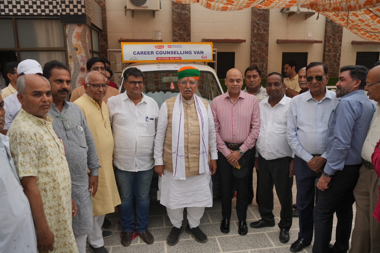 केंद्रीय मंत्री अर्जुन राम मेघवाल ने 'करियर काउंसलिंग वैन' का किया शुभारंभ, निर्विकल्प फाउंडेशन द्वारा बीकाजी के सहयोग से होगा संचालन