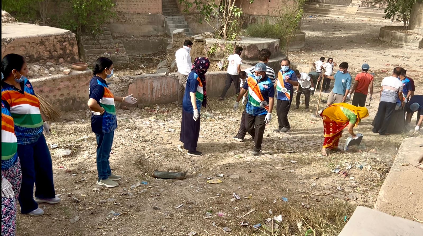 अमृतम् जलम् अभियान” के अंतर्गत संसोलाव तालाब में श्रम दान