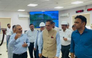 मुख्य सचिव वी. श्रीनिवास ने नूरसर में सोलर प्लांट का किया अवलोकन