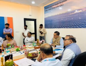 मुख्य सचिव वी. श्रीनिवास ने नूरसर में सोलर प्लांट का किया अवलोकन