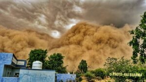 राजस्थान में कई जिलों में रेतीले तूफान का बवंडर , दिन में छाया अंधेरा