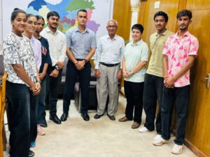 नशा मुक्ति हस्ताक्षर वॉल पुलिस अधीक्षक मृदुल कच्छावा को भेंट, सार्वजनिक स्थल पर लगाने की घोषणा
