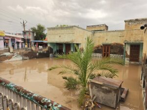 मानसून पूर्व बारिश से कालू कस्बा बना टापू, कई घरों में घुसा पानी