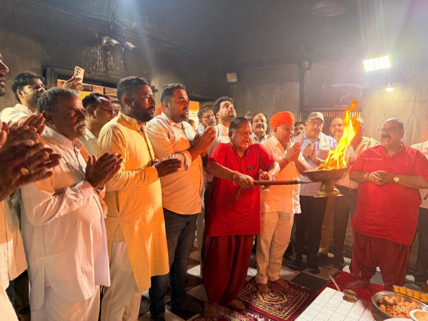 प्रधानमंत्री मोदी के 12 वर्ष पूर्ण होने पर पूनरासर बालाजी धाम में विशेष पूजा-अर्चना, विधायक ताराचंद सारस्वत ने की आरती