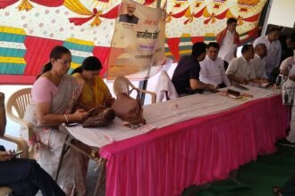 ग्रामीण सेवा शिविर में किसानों को मिले बीज मिनीकिट, विभागों ने दी योजनाओं की जानकारी